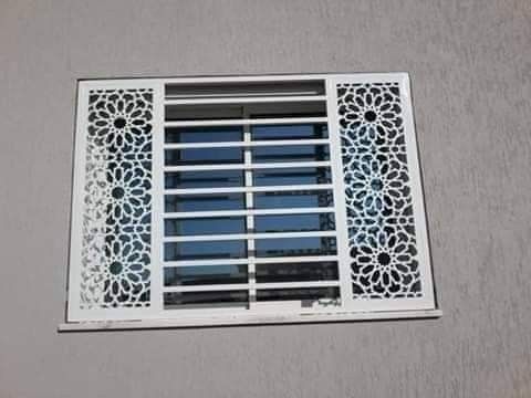 صورة توضيحية: حماية نوافذ شئائح مع نقش